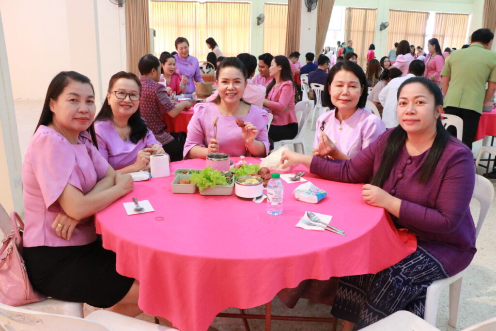 ร่วมกิจกรรม “สวมผ้าไทย ใส่ผ้าซิ่น กินข้าวปิ่นโต” ณ ศาลาประชาคมยงใจยุทธ 7 IMG 7515