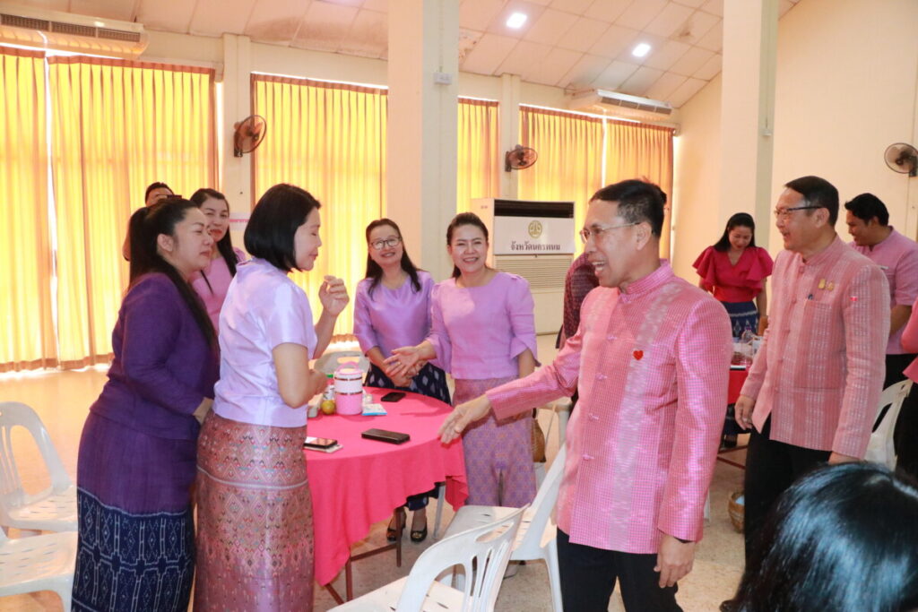 ร่วมกิจกรรม “สวมผ้าไทย ใส่ผ้าซิ่น กินข้าวปิ่นโต” ณ ศาลาประชาคมยงใจยุทธ 9 IMG 7543