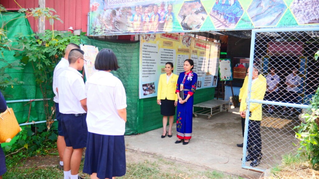 การประเมินสถานศึกษาเพื่อรับรางวัลพระราชทาน ระดับมัธยมศึกษา (ขนาดกลาง) 3 P1092974