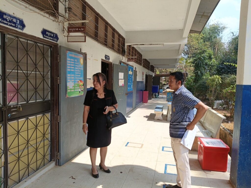 ศึกษานิเทศก์ลงพื้นที่ติดตามให้กำลังใจโรงเรียนบ้านดงโชค จ.นครพนม 2 S 1327176 0