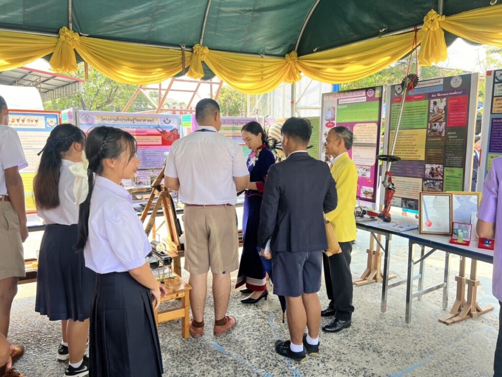 การประเมินสถานศึกษาเพื่อรับรางวัลพระราชทาน ระดับมัธยมศึกษา (ขนาดกลาง) 5 S 150987027 0