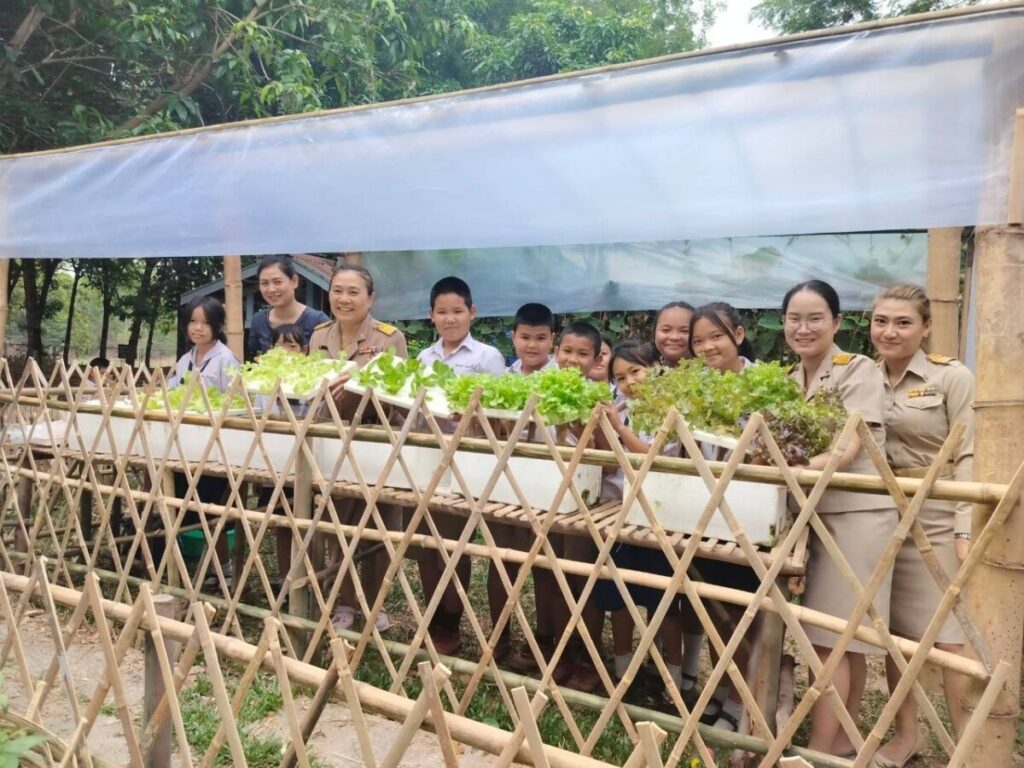 ประเมินสถานศึกษาแบบอย่างการจัดกิจกรรมการเรียนรู้และการบริหารจัดการ (สถานศึกษาพอเพียง) 7 246864 0