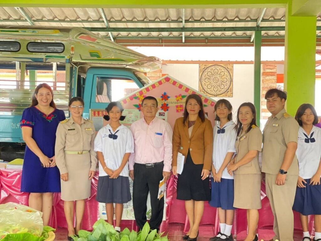 ประเมินสถานศึกษาพอเพียง โรงเรียนบ้านดงบาก และโรงเรียนเรณูวิทยาคาร 1 253254 0