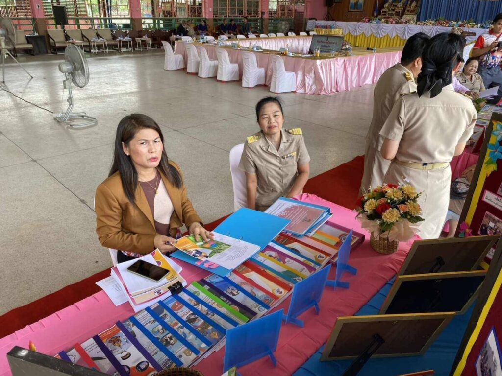 ประเมินสถานศึกษาพอเพียง โรงเรียนบ้านดงบาก และโรงเรียนเรณูวิทยาคาร 5 253307