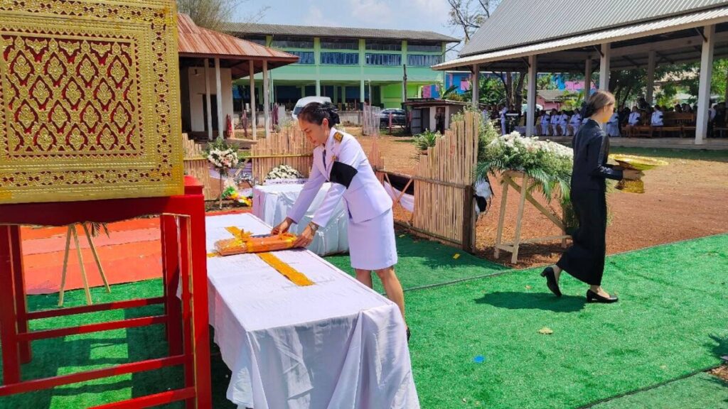 ร่วมพิธีพระราชทานเพลิงศพนายเกรียงศักดิ์ วงษ์ธาตุ อดีตผู้อำนวยการโรงเรียนบ้านมหาชัย 1 329156 0