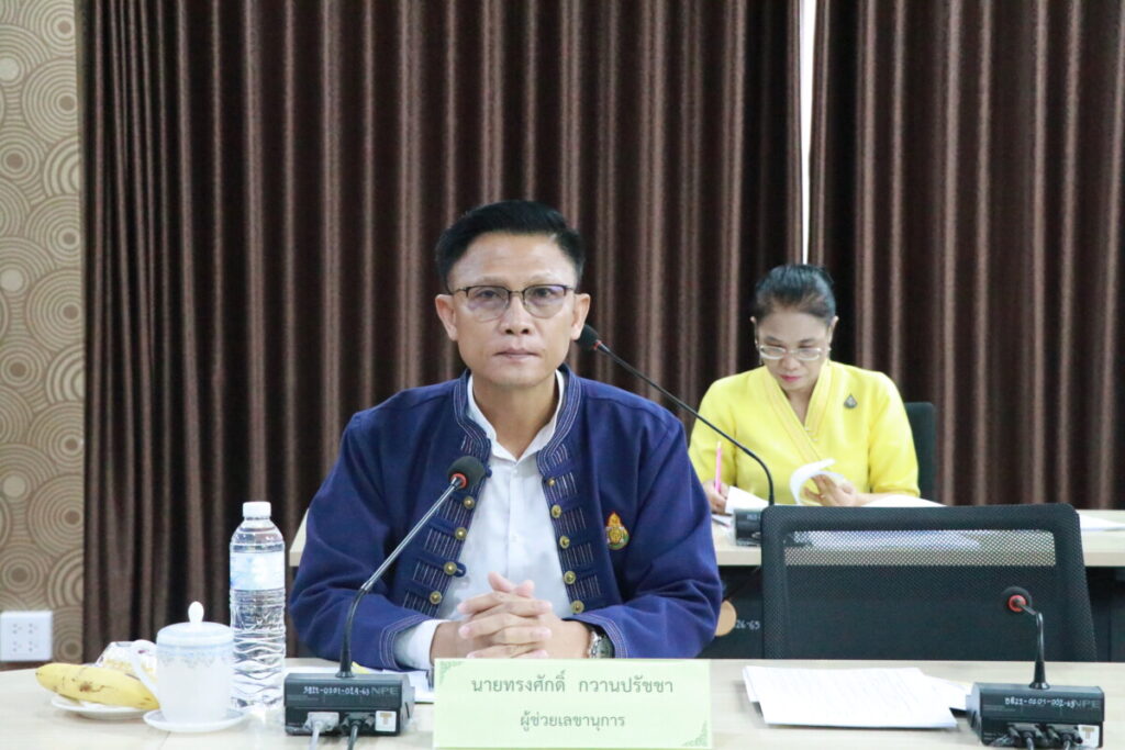 ประชุม อ.ก.ค.ศ. เขตพื้นที่การศึกษาประถมศึกษานครพนม เขต 1 ครั้งที่ 2/2567 3 IMG 0474