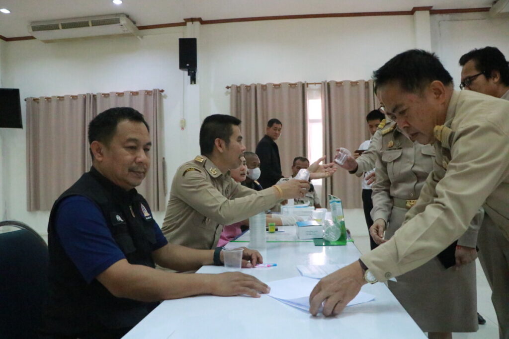 สพป.นครพนม เขต 1 ตรวจหาสารเสพติดในปัสสาวะตามแผนป้องกันและปราบปรามยาเสพติดจังหวัดนครพนม 2 IMG 3906