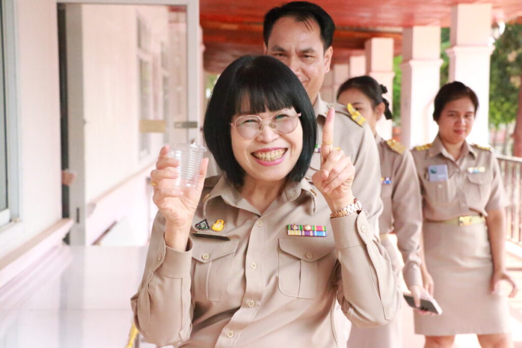 สพป.นครพนม เขต 1 ตรวจหาสารเสพติดในปัสสาวะตามแผนป้องกันและปราบปรามยาเสพติดจังหวัดนครพนม 5 IMG 3939