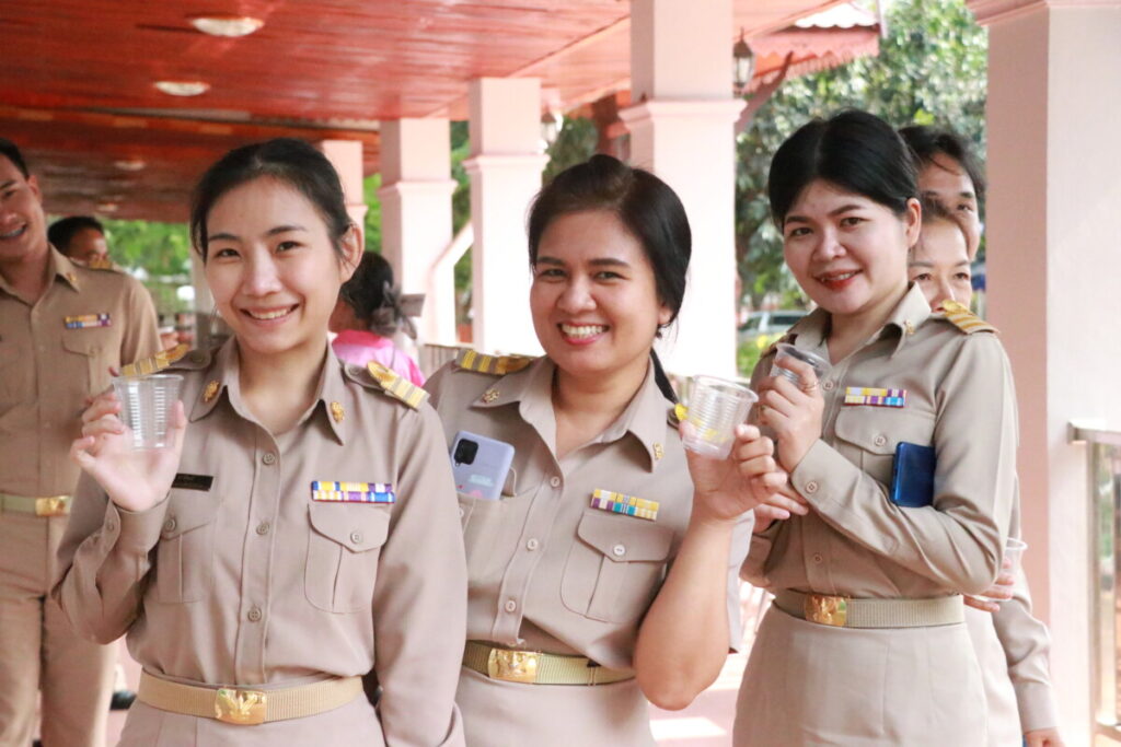 สพป.นครพนม เขต 1 ตรวจหาสารเสพติดในปัสสาวะตามแผนป้องกันและปราบปรามยาเสพติดจังหวัดนครพนม 4 IMG 3941