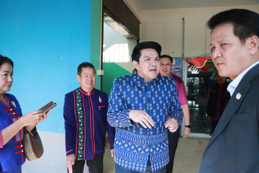 ร่วมลงพื้นที่ติดการประชุมคณะกรรมการการศึกษาขั้นพื้นฐาน นอกสถานที่ (กพฐ.สัญจร) 1 IMG 9590