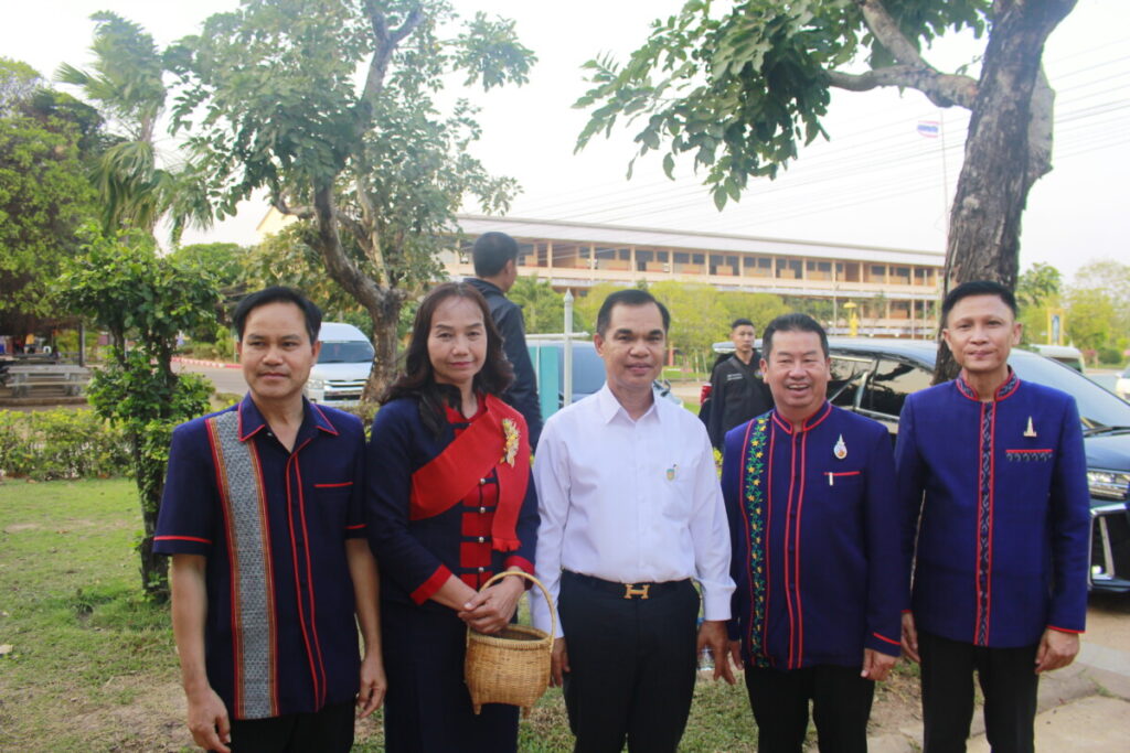 ร่วมลงพื้นที่ติดการประชุมคณะกรรมการการศึกษาขั้นพื้นฐาน นอกสถานที่ (กพฐ.สัญจร) 4 MG 1994 0