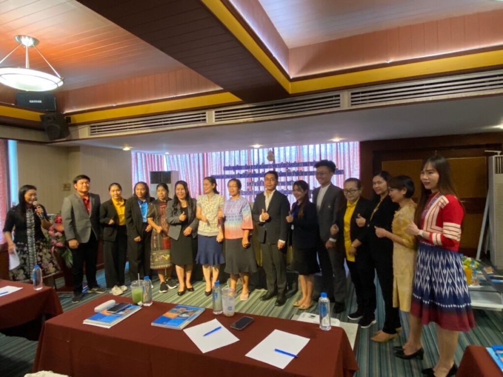 ประชุมสัมมนา เรื่องการขับเคลื่อนการจัดการเรียนรู้ที่ส่งเสริมความฉลาดรู้การเงิน (Financial Literacy) 2 S 1548301 0