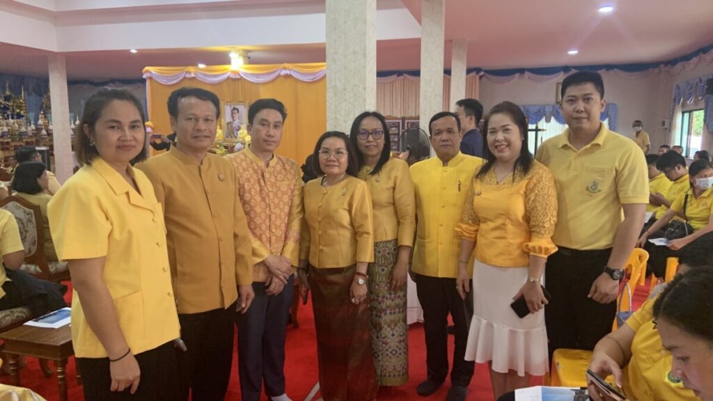 ร่วมพิธีเจริญพระพุทธมนต์เฉลิมพระเกียรติ ถวายพระพรชัยมงคลแด่พระบาทสมเด็จพระเจ้าอยู่หัว 1 S 8290322 0