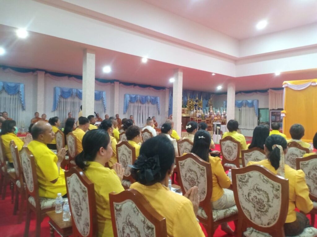 ร่วมพิธีเจริญพระพุทธมนต์เฉลิมพระเกียรติ ถวายพระพรชัยมงคลแด่พระบาทสมเด็จพระเจ้าอยู่หัว 5 S 8290328 0