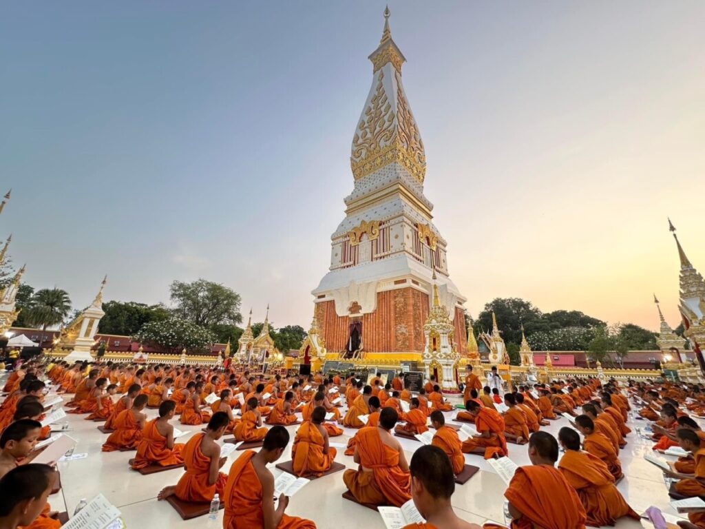 ร่วมพิธีเจริญพระพุทธมนต์ เพื่อถวายพระพรชัยมงคลเฉลิมพระเกียรติพระบาทสมเด็จพระเจ้าอยู่หัว 2 S 68182075 0