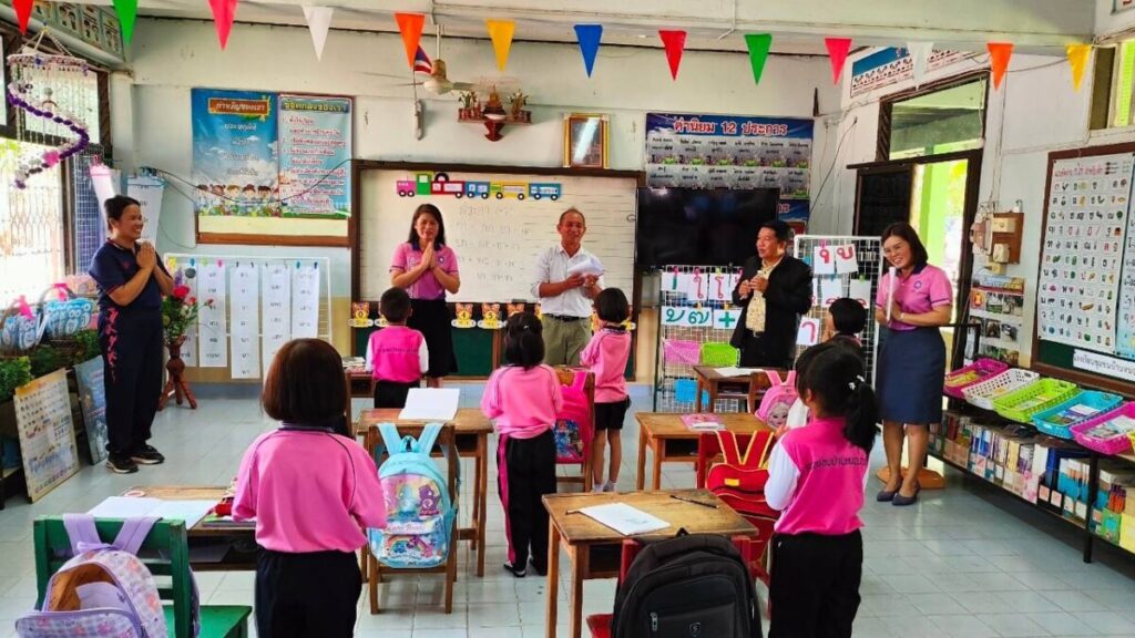 ลงพื้นที่สำรวจการเตรียมความพร้อม ก่อนเปิดภาคเรียนที่ 1 เครือข่ายโพนทองหนองย่างนางาม 4 298980 0