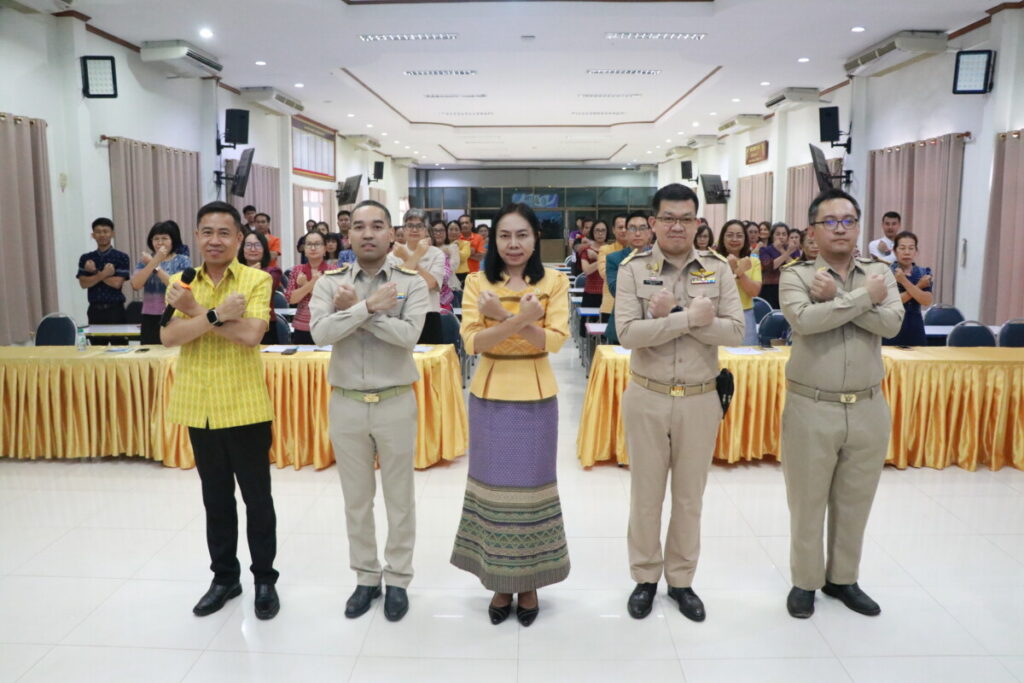 ประชุมเพื่อสร้างความรู้ความเข้าใจโครงการเสริมสร้างคุณธรรม จริยธรรมและธรรมาภิบาล (โครงการโรงเรียนสุจริต) 1 IMG 0159
