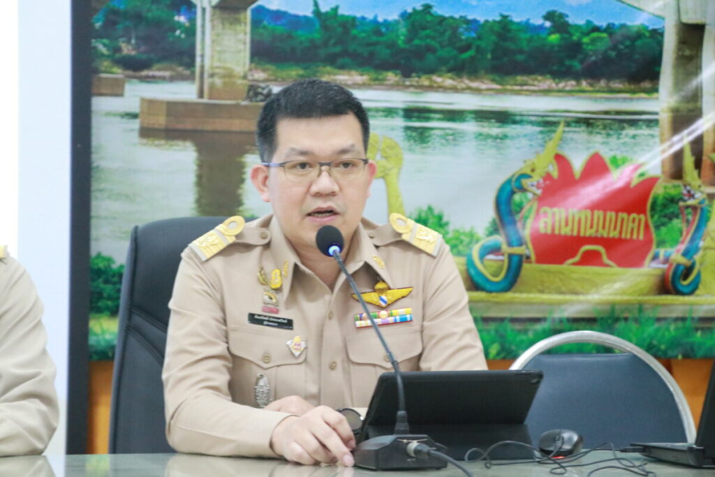 ประชุมเพื่อสร้างความรู้ความเข้าใจโครงการเสริมสร้างคุณธรรม จริยธรรมและธรรมาภิบาล (โครงการโรงเรียนสุจริต) 4 IMG 0201
