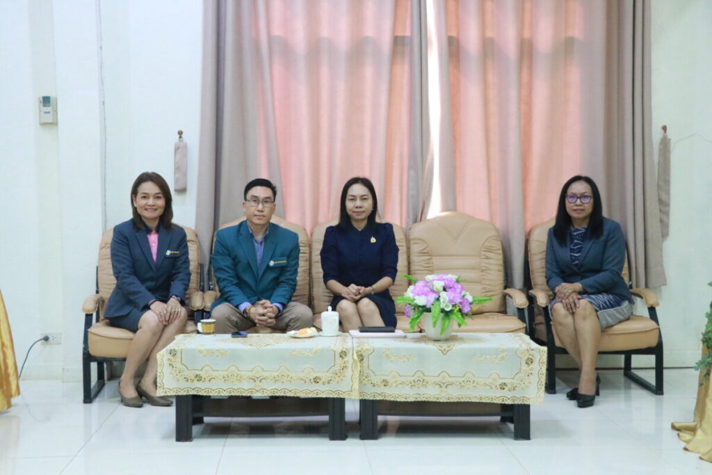 อบรมเชิงปฏิบัติการการจัดทำหลักสูตรสถานศึกษาตามหลักสูตรแกนกลางการศึกษาขั้นพื้นฐาน พุทธศักราช 2551 (รุ่นที่ 1) 3 IMG 4765