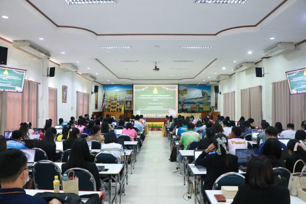 อบรมเชิงปฏิบัติการการจัดทำหลักสูตรสถานศึกษาตามหลักสูตรแกนกลางการศึกษาขั้นพื้นฐาน พุทธศักราช 2551 (รุ่นที่ 1) 5 IMG 4839