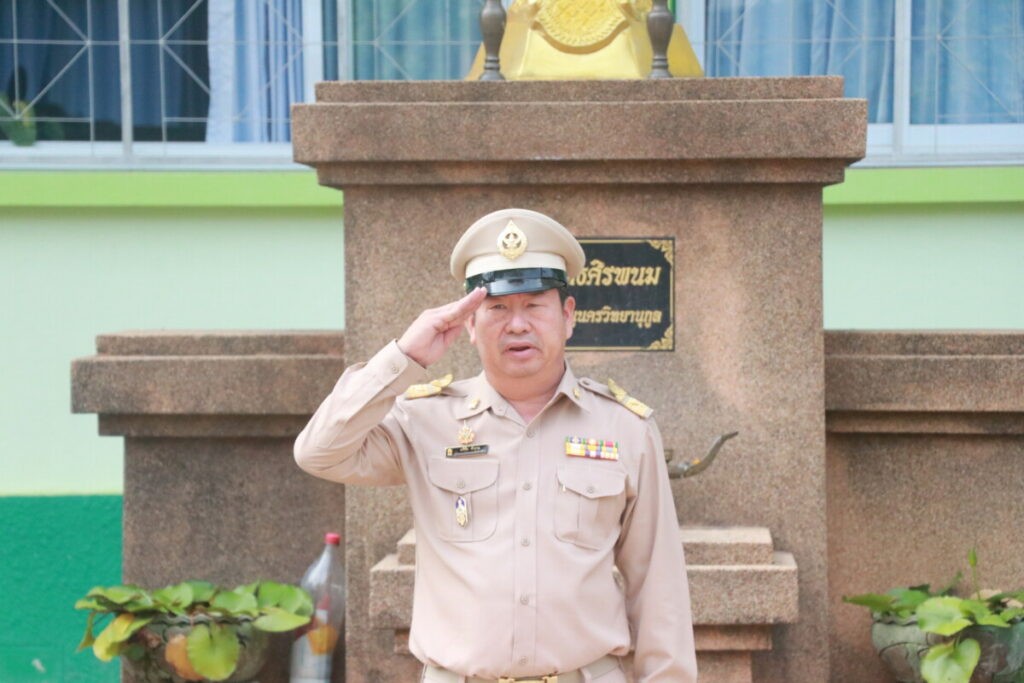 ร่วมกิจกรรมเชิงสัญลักษณ์เขตสุจริต,ร้องเพลงชาติ, สวดมนต์ไหว้พระ,กล่าวคำปฏิญาณเขตสุจริต 3 IMG 6527 Copy