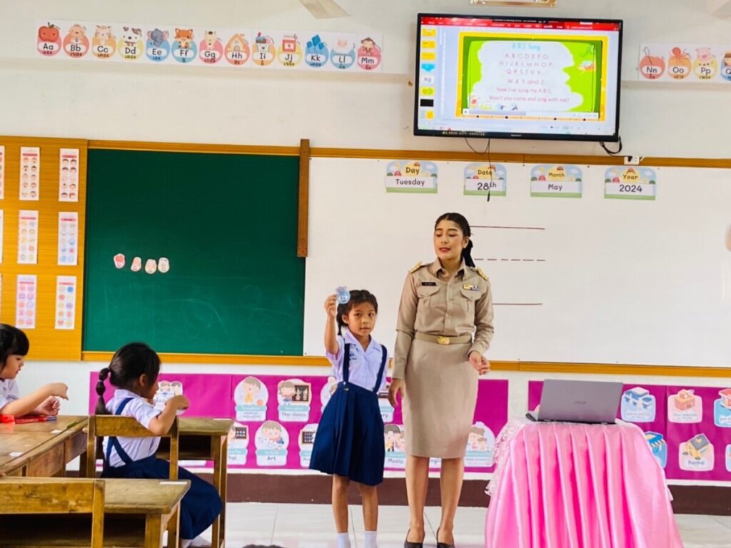 ประเมินการเตรียมความพร้อมครูผู้ช่วย ณ โรงเรียนสุนทรวิจิตร (บำรุงวิทยา) 3 S 7184421 0