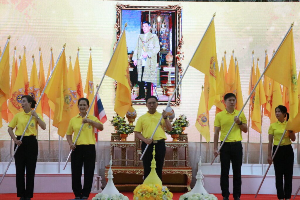 ร่วมพิธีเปิดกิจกรรม เดิน วิ่ง ปั่น ธงตราสัญลักษณ์งานเฉลิมพระเกียรติ พระบาทสมเด็จพระเจ้าอยู่หัว จังหวัดนครพนม (ต้นทางสายที่ 4) 4 IMG 0485