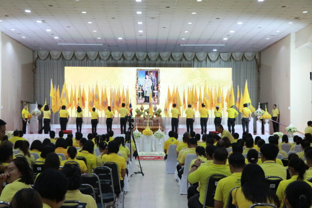 ร่วมพิธีเปิดกิจกรรม เดิน วิ่ง ปั่น ธงตราสัญลักษณ์งานเฉลิมพระเกียรติ พระบาทสมเด็จพระเจ้าอยู่หัว จังหวัดนครพนม (ต้นทางสายที่ 4) 5 IMG 0493
