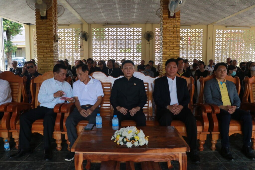 พิธีฌาปนกิจ คุณแม่บรรทัด เทอำรุง มารดาของ นายวีระชัย เทอำรุง ลูกจ้างประจำสังกัด สพป.นครพนม เขต 1 1 IMG 2364