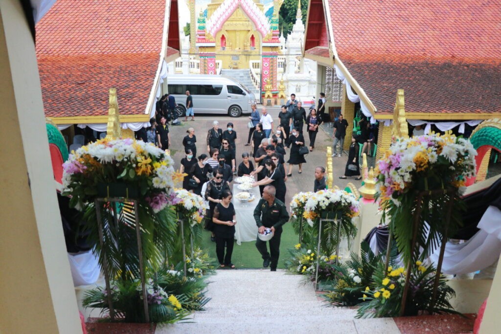 พิธีฌาปนกิจ คุณแม่บรรทัด เทอำรุง มารดาของ นายวีระชัย เทอำรุง ลูกจ้างประจำสังกัด สพป.นครพนม เขต 1 4 IMG 2450
