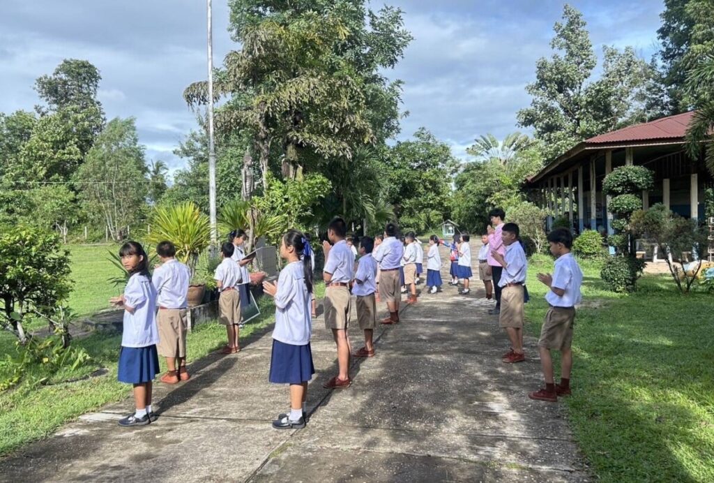 ต้อนรับคณะกรรมการประเมินคุณภาพภายนอก จาก สมศ. โรงเรียนบ้านสร้างหิน 2 S 23462043 0