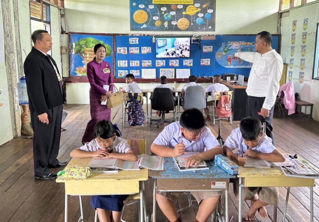 ต้อนรับคณะกรรมการประเมินคุณภาพภายนอก จาก สมศ. โรงเรียนบ้านสร้างหิน 3 S 23462046 0