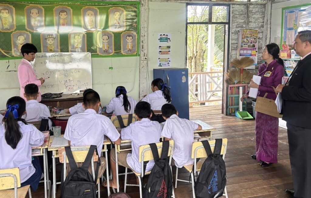 ต้อนรับคณะกรรมการประเมินคุณภาพภายนอก จาก สมศ. โรงเรียนบ้านสร้างหิน 4 S 23462048 0