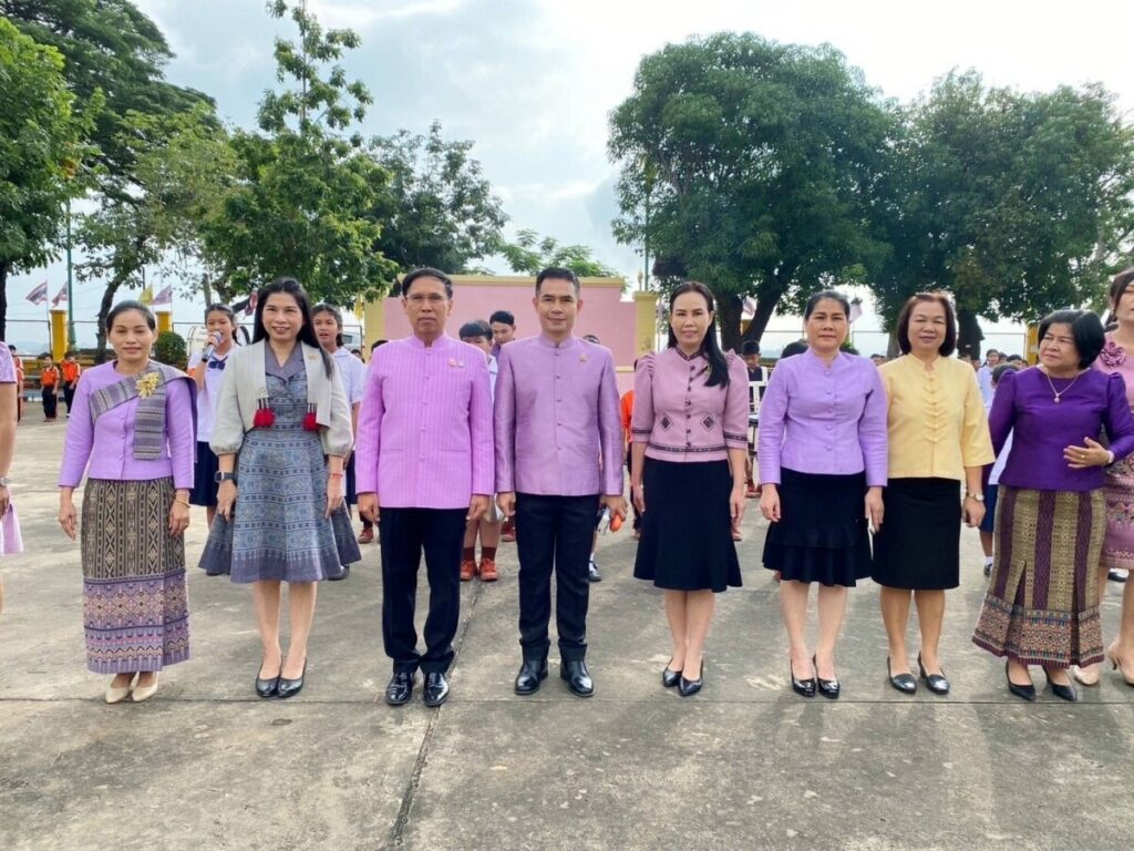 ลงพื้นที่ติดตามการดำเนินงานสวนพฤกษศาสตร์โรงเรียน กิจกรรมผู้ว่าพบนักเรียนหน้าเสาธง และปลูกต้นไม้ ณ โรงเรียนสุนทรวิจิตร (บำรุงวิทยา) 2 677937 0