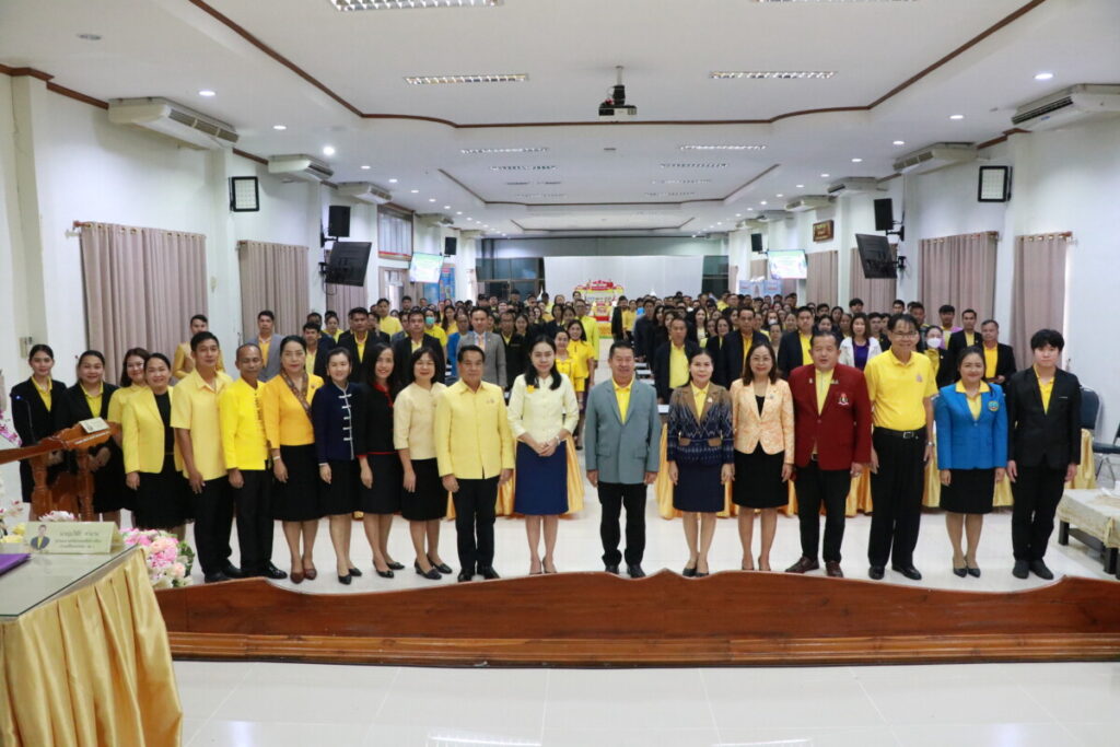 ประชุมขับเคลื่อนนโยบายการแก้ปัญหาเด็กที่อยู่นอกระบบการศึกษา เด็กตกหล่น และเด็กกลุ่มเสี่ยงให้กลับเข้าสู่ระบบการศึกษา (ระบบการดูแลช่วยเหลือนักเรียน) 1 Img 8088