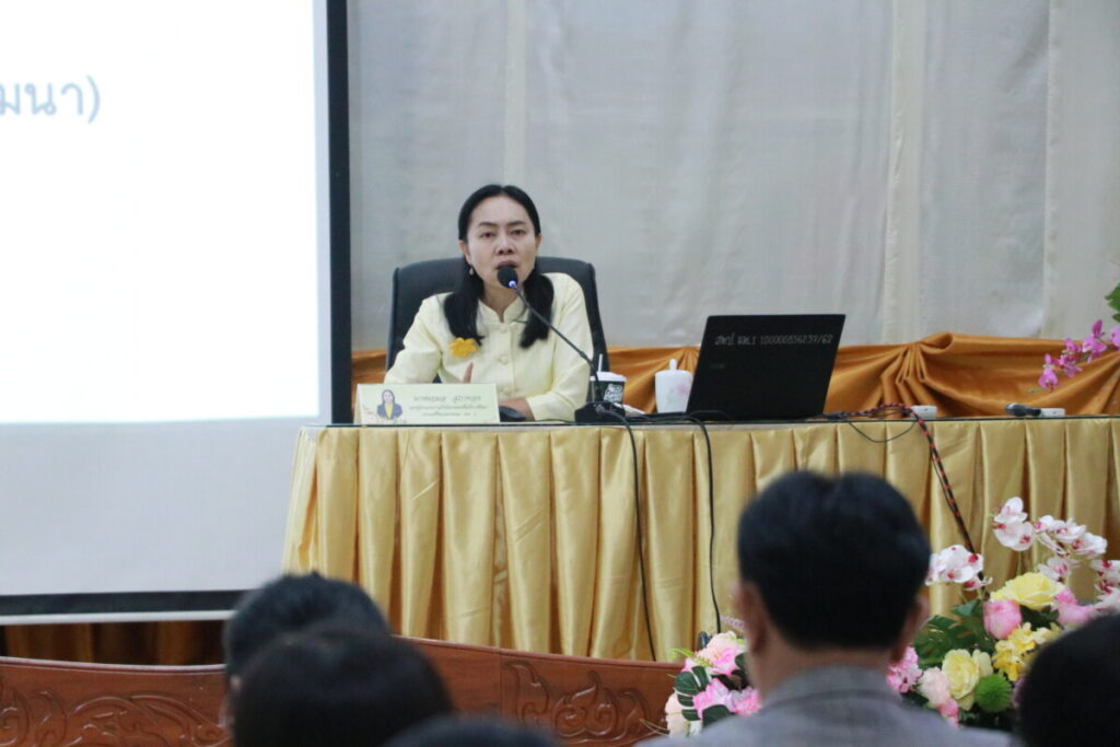 ประชุมขับเคลื่อนนโยบายการแก้ปัญหาเด็กที่อยู่นอกระบบการศึกษา เด็กตกหล่น และเด็กกลุ่มเสี่ยงให้กลับเข้าสู่ระบบการศึกษา (ระบบการดูแลช่วยเหลือนักเรียน) 3 Img 8279