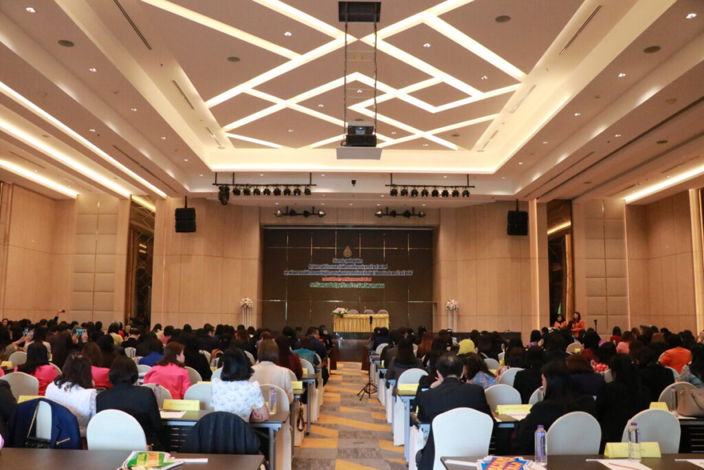 สพป.นครพนม เขต 1 ต้อนรับ ดร.ธีร์ ภวังคนันท์ รองเลขาธิการคณะกรรมการการศึกษาขั้นพื้นฐาน ในการเข้าร่วมประชุมเชิงปฏิบัติการ สรุปผลการดำเนินงานและเร่งรัดการเบิกจ่ายงบประมาณปี พ.ศ. 2567 5 Img 8657