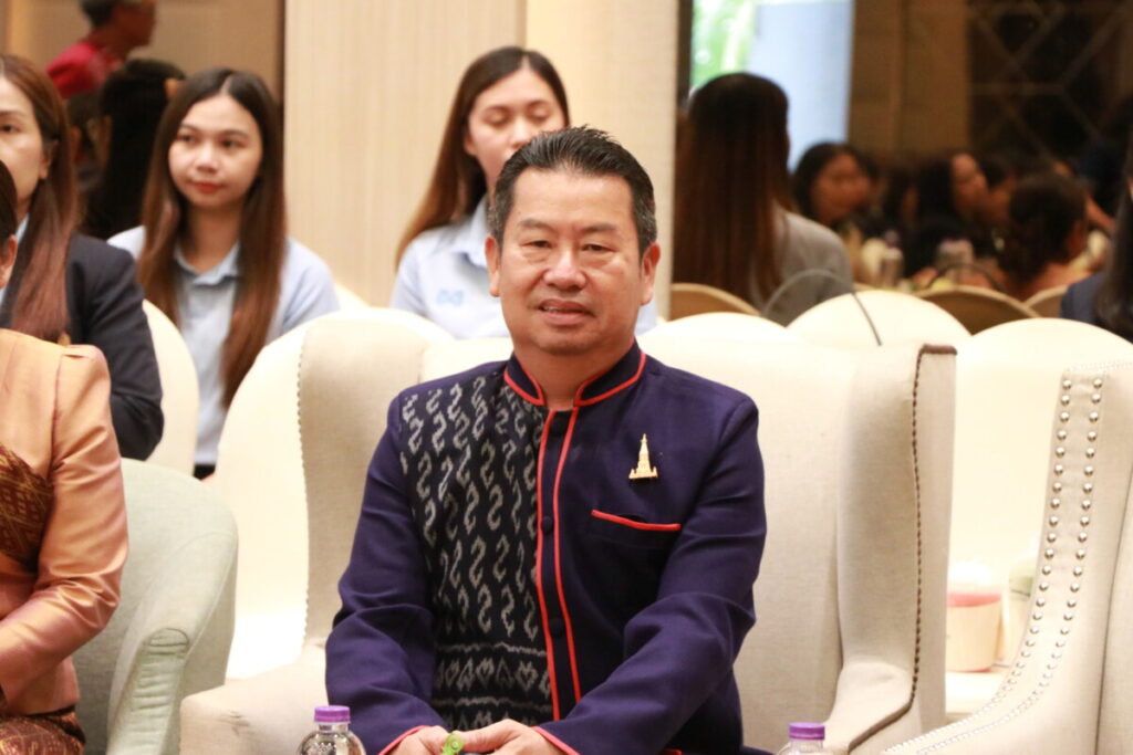 สพป.นครพนม เขต 1 ต้อนรับ ดร.ธีร์ ภวังคนันท์ รองเลขาธิการคณะกรรมการการศึกษาขั้นพื้นฐาน ในการเข้าร่วมประชุมเชิงปฏิบัติการ สรุปผลการดำเนินงานและเร่งรัดการเบิกจ่ายงบประมาณปี พ.ศ. 2567 4 Img 8967