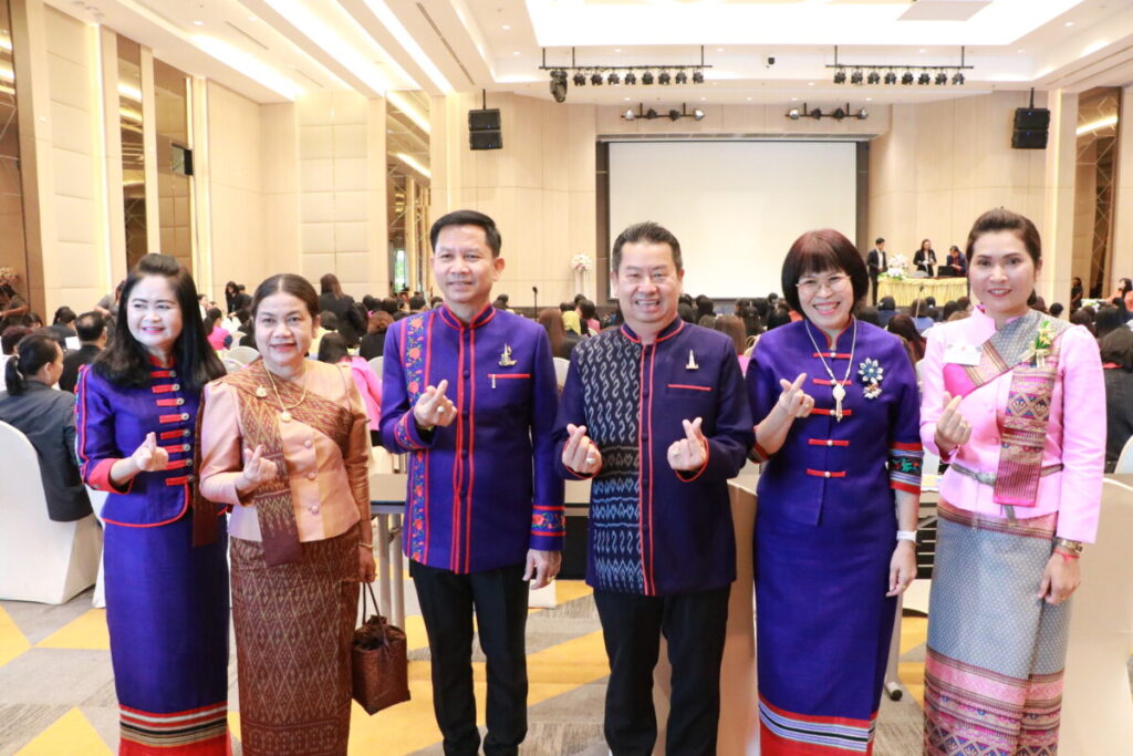 สพป.นครพนม เขต 1 ต้อนรับ ดร.ธีร์ ภวังคนันท์ รองเลขาธิการคณะกรรมการการศึกษาขั้นพื้นฐาน ในการเข้าร่วมประชุมเชิงปฏิบัติการ สรุปผลการดำเนินงานและเร่งรัดการเบิกจ่ายงบประมาณปี พ.ศ. 2567 2 Img 9039