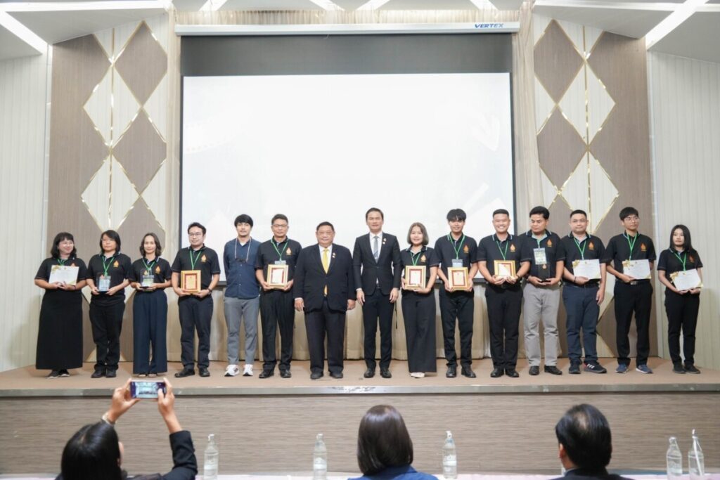 อบรมเชิงปฏิบัติการ “นักประชาสัมพันธ์ยุคใหม่สไตล์มัลติฟังก์ชัน” และรับรางวัล 12 ทีมสุดท้ายการประกวดคลิปวิดีโอสื่อสารประชาสัมพันธ์องค์กร 1 Line Album 2024.8.15 240819 12
