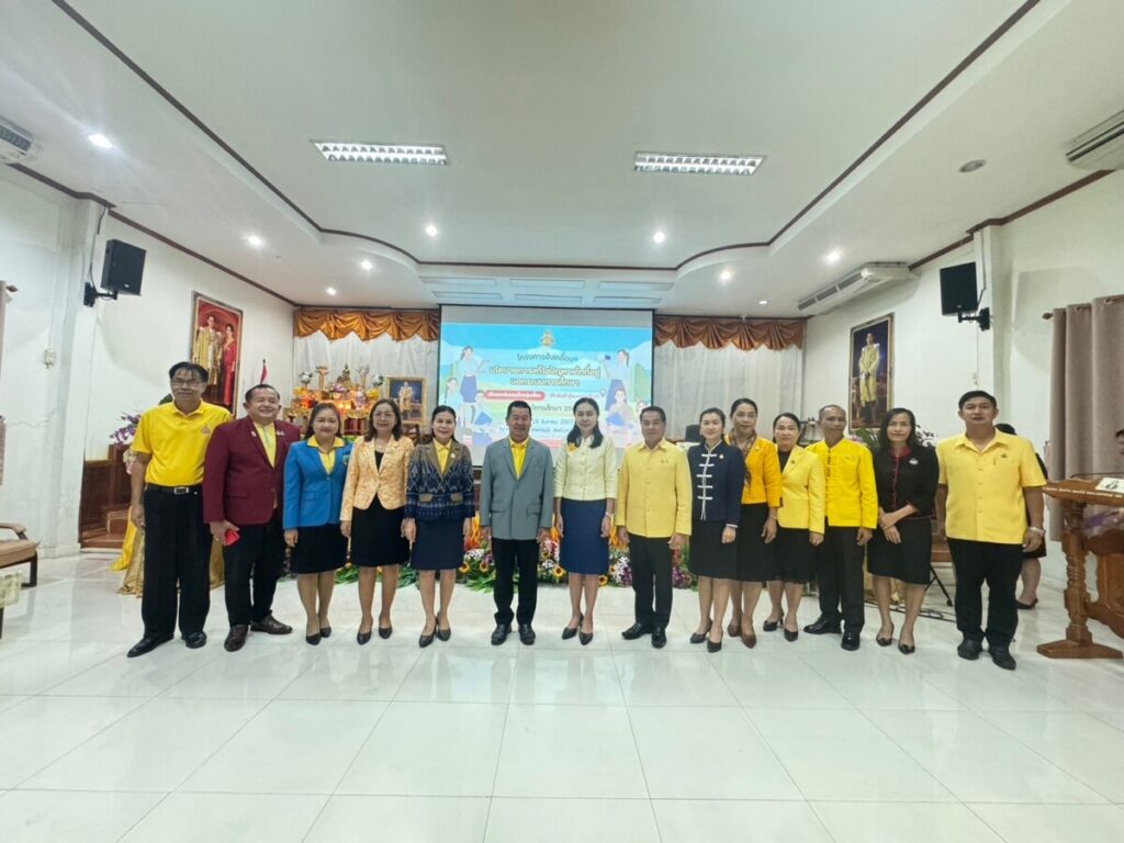 ประชุมขับเคลื่อนนโยบายการแก้ปัญหาเด็กที่อยู่นอกระบบการศึกษา เด็กตกหล่น และเด็กกลุ่มเสี่ยงให้กลับเข้าสู่ระบบการศึกษา (ระบบการดูแลช่วยเหลือนักเรียน) 4 Line Album พาน้องกลับบ้าน 240819 9