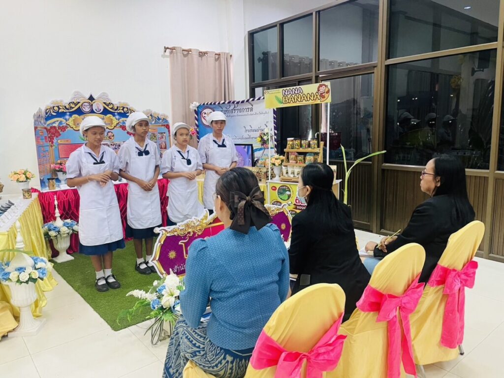 กิจกรรมแลกเปลี่ยนเรียนรู้และแข่งขันกิจกรรมตามโครงการเสริมสร้างคุณธรรม จริยธรรมและธรรมาภิบาลในสถานศึกษาและสำนักงานเขตพื้นที่การศึกษา (โรงเรียนสุจริต) 4 S 24264712 0