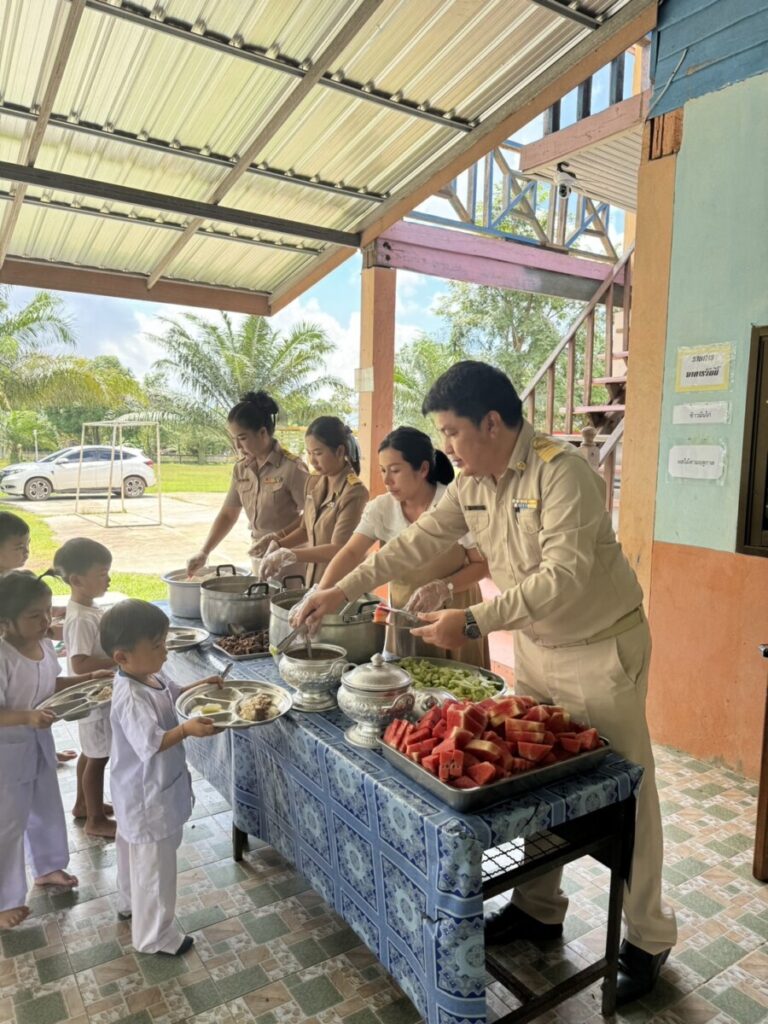 เข้าตรวจสอบโครงการอาหารกลางวัน ที่ได้รับจากองค์กรปกครองส่วนท้องถิ่น พร้อมให้ความรู้ด้านกฎหมาย โรงเรียนบ้านห้วยทราย 6 S 7594073 0