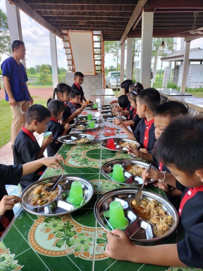 ให้ความรู้ เกี่ยวกับกฏหมาย และให้คำปรึกษาด้านการเงินและพัสดุ โรงเรียนบ้านตับเต่าหนองเทาสามัคคี 2 S 7651356 0