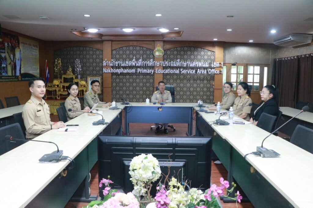การประชุมผู้อำนวยการสำนักงานเขตพื้นที่การศึกษา ในเขตตรวจราชการที่ 11 2 S 76890211