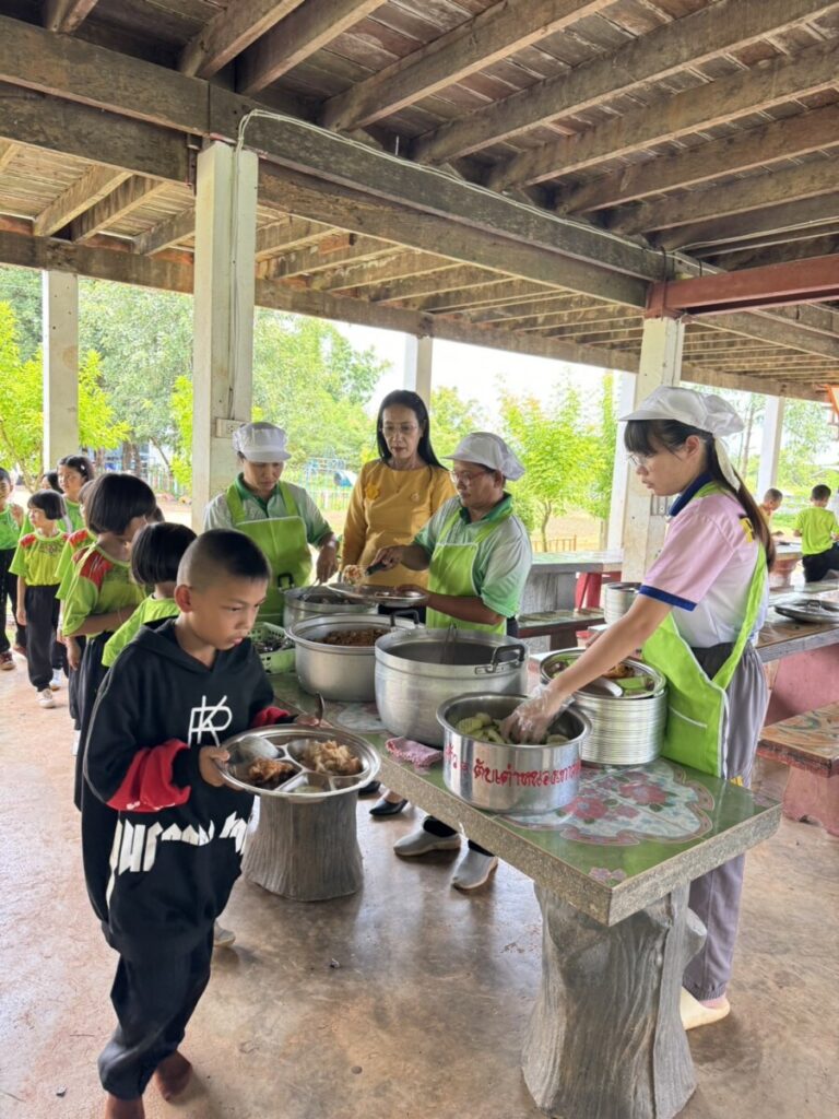 ตรวจสอบโครงการอาหารกลางวัน ที่ได้รับจากองค์กรปกครองส่วนท้องถิ่น พร้อมให้ความรู้ด้านกฎหมาย โรงเรียนบ้านตับเต่าหนองเทาสามัคคี 5 S 7831619 0