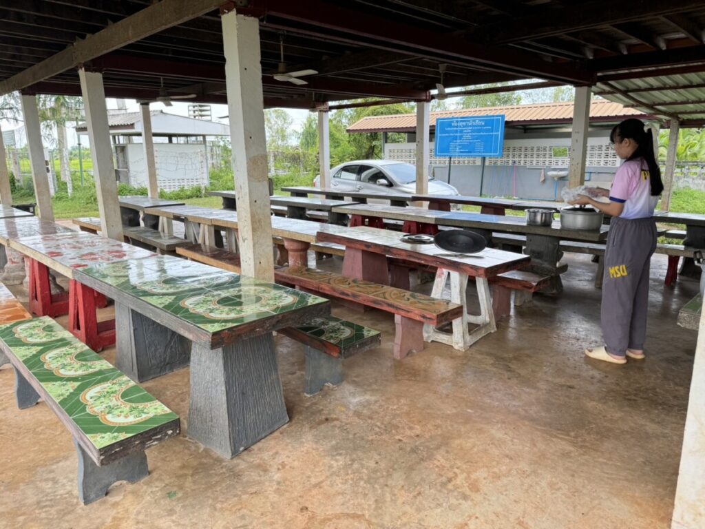 ตรวจสอบโครงการอาหารกลางวัน ที่ได้รับจากองค์กรปกครองส่วนท้องถิ่น พร้อมให้ความรู้ด้านกฎหมาย โรงเรียนบ้านตับเต่าหนองเทาสามัคคี 4 S 7831626 0