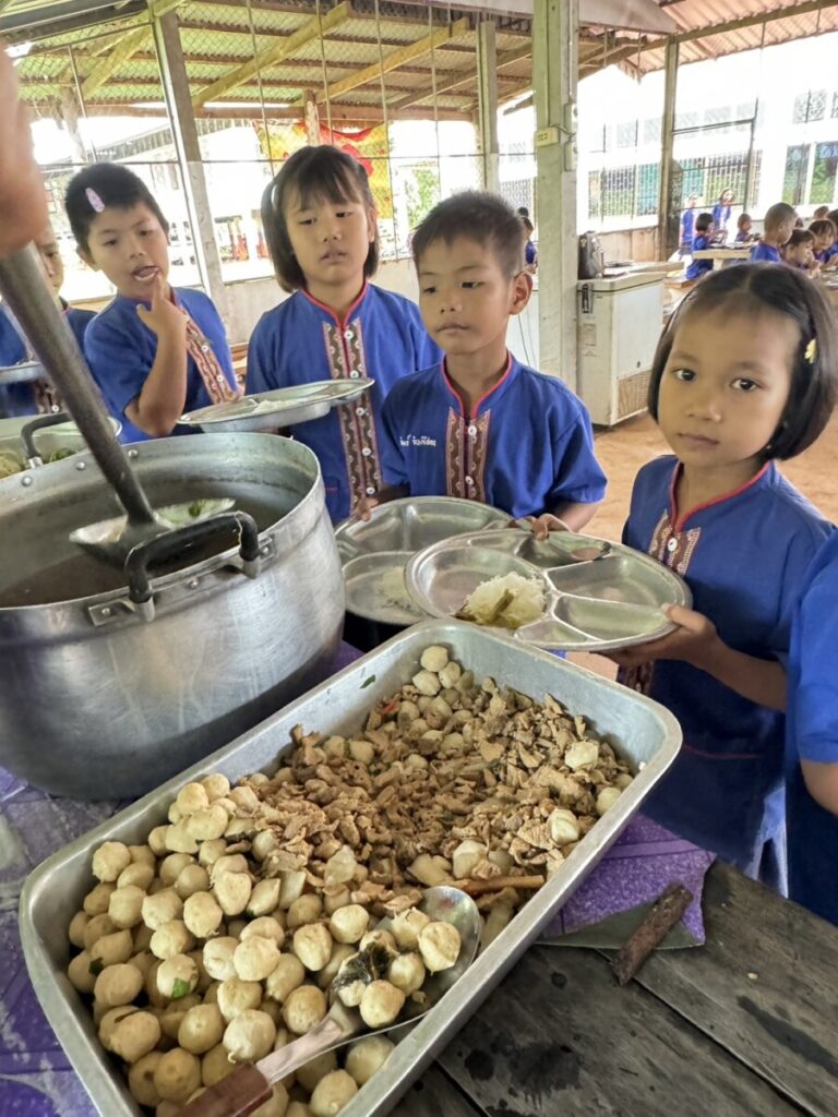 ตรวจสอบการเงิน การบัญชีพัสดุ และแผนการดำเนินงาน ตามแผนปฏิบัติงานประจำปี 2567 โรงเรียนบ้านนาดอกไม้ อำเภอปลาปาก 5 S 7987342 0
