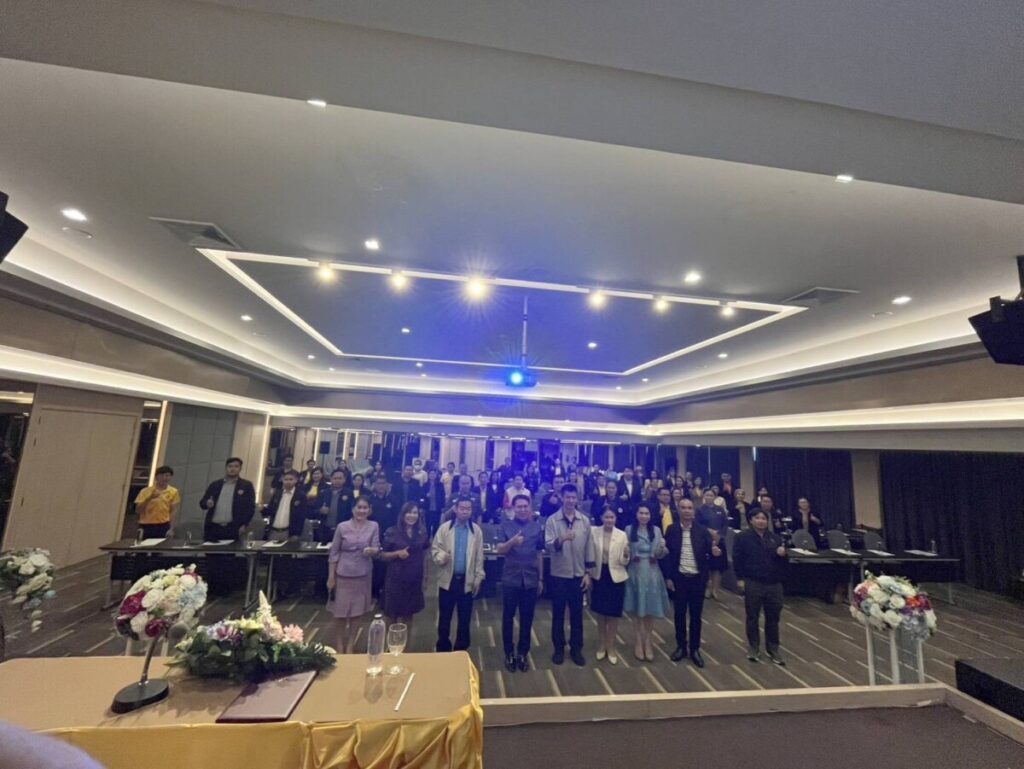 ประชุมคณะกรรมการพัฒนาระบบฐานข้อมูลกลางของเด็กและเยาวชนในระดับจังหวัดนครพนม 3 5233 0
