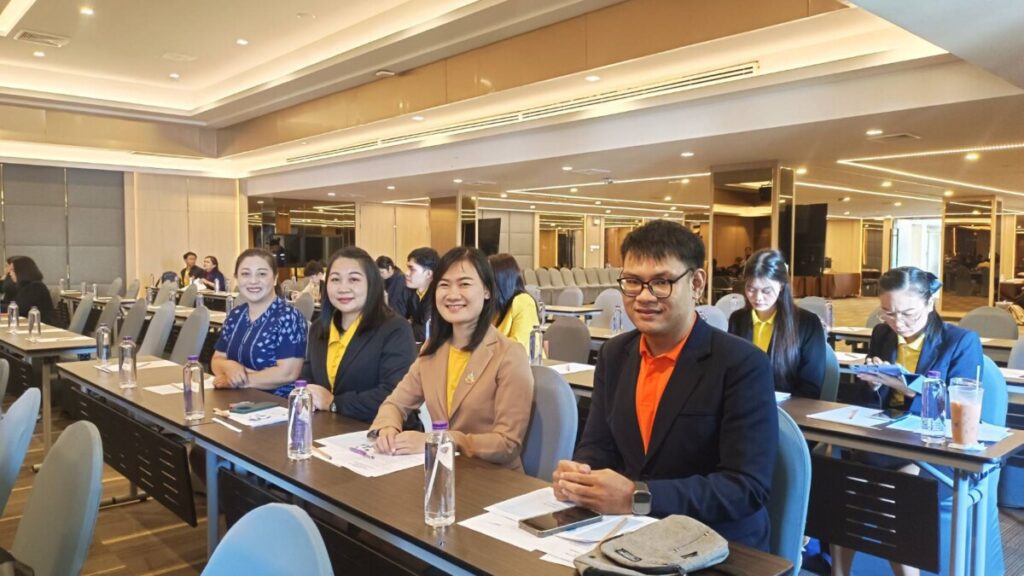 ประชุมคณะกรรมการพัฒนาระบบฐานข้อมูลกลางของเด็กและเยาวชนในระดับจังหวัดนครพนม 2 5236 0